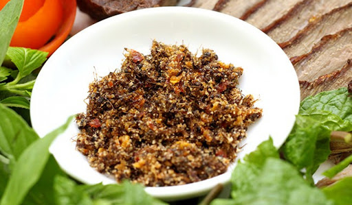 Bò khô chấm muối kiến vàng, hương vị khó quên khi ghé thăm phố núi Gia Lai - Ảnh 2. Bò khô chấm muối kiến vàng, hương vị khó quên khi ghé thăm phố núi Gia Lai - Ảnh 2.