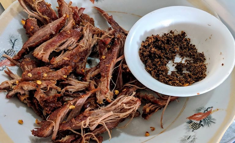 Bò khô chấm muối kiến vàng, hương vị khó quên khi ghé thăm phố núi Gia Lai - Ảnh 3. Bò khô chấm muối kiến vàng, hương vị khó quên khi ghé thăm phố núi Gia Lai - Ảnh 3.