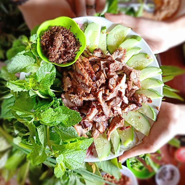 Bò khô chấm muối kiến vàng, hương vị khó quên khi ghé thăm phố núi Gia Lai - Ảnh 1. Bò khô chấm muối kiến vàng, hương vị khó quên khi ghé thăm phố núi Gia Lai - Ảnh 1.